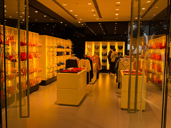 ����չ��